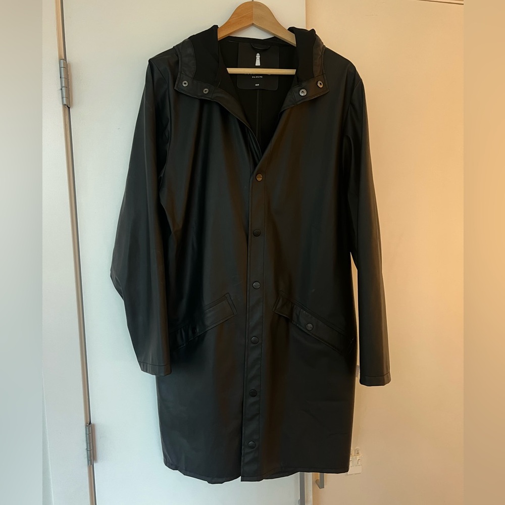 Rains Unisex Essential Raincoat in Black